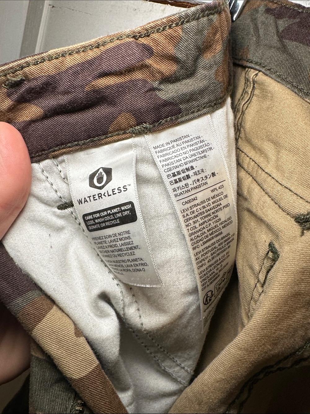 Levi’s 94’ Baggy Camo Cargo Pants - Picture 10 of 11